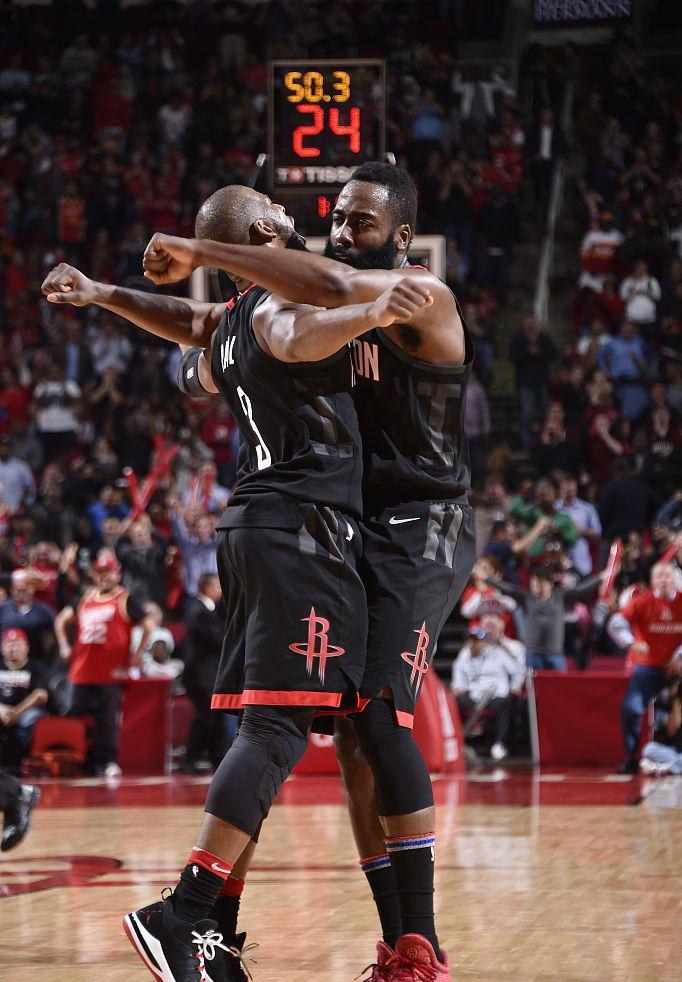 华体会app-布鲁克林篮网翻盘WBG，布鲁诺·费尔南德斯打出惊人五杀激烈交锋季后赛，技惊四座的简单介绍  第2张